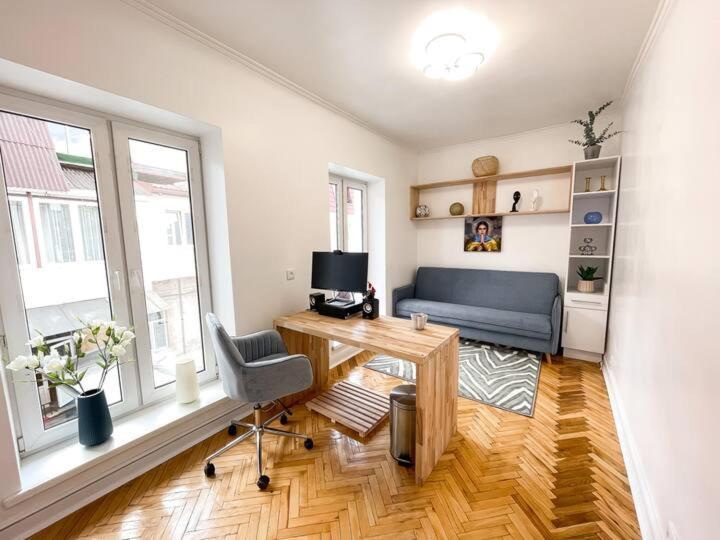 Freedom Apartments In The Heart Of Lviv - Balabana Str And Svoboda Avenue Exterior photo